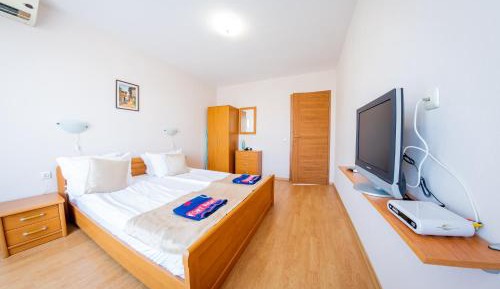 Three-Bedroom Apartment with Balcony and Side Sea View