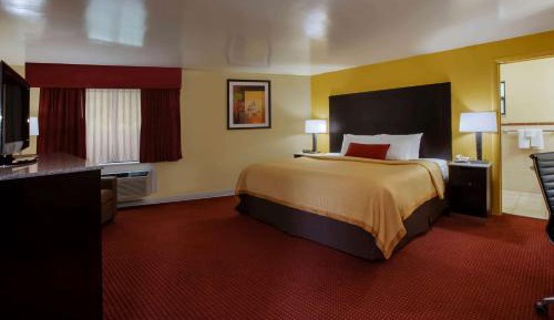 Deluxe King Room - Non-Smoking