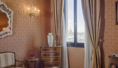 Deluxe Double Room with small Canal View