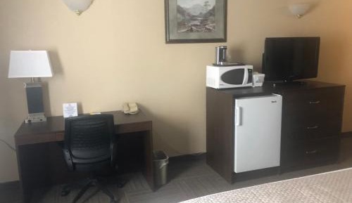 Queen Studio Suite - Non-Smoking - Not Pet Friendly