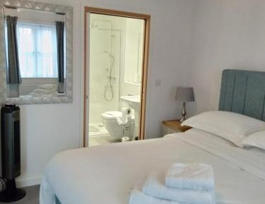 Deluxe Double Room with Shower