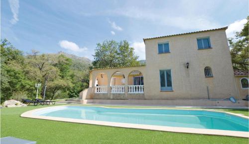 One-Bedroom Holiday Home