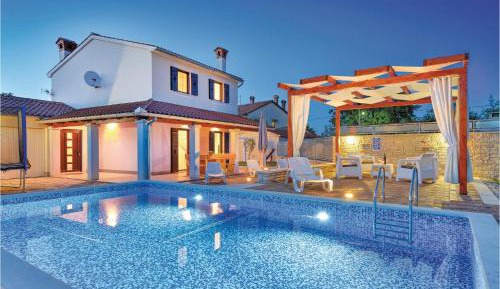 Three-Bedroom Holiday Home 