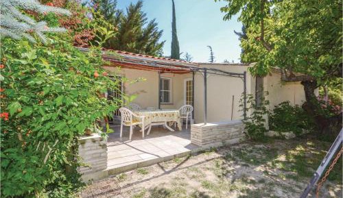 One-Bedroom Holiday Home