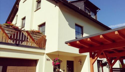 Apartment with Mountain View