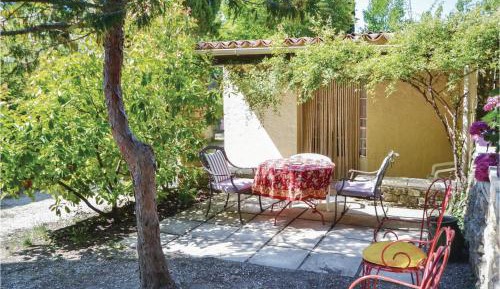 One-Bedroom Holiday Home