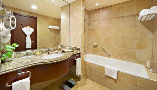 Deluxe King Room with Sea View