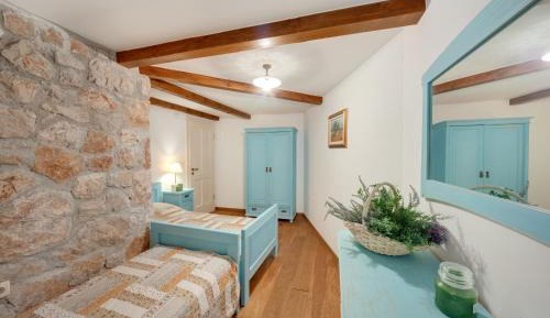 Apartment with Pool View 