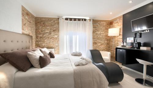 Deluxe Suite with Spa Bath