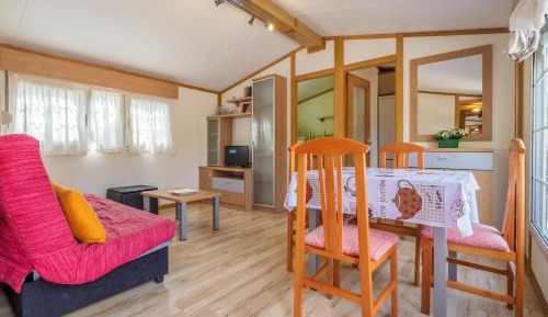 Deluxe Mobile Home ( 4 Adults+ 2 Children)