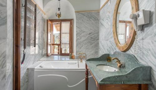 Superior Suite with Fireplace and Panoramic View