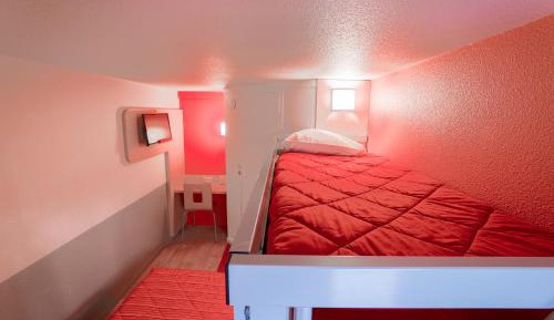 Triple Room (1 Double Bed + 1 Single Bed)