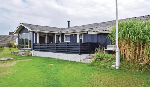 Three-Bedroom Holiday Home 