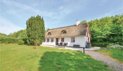 Three-Bedroom Holiday Home 