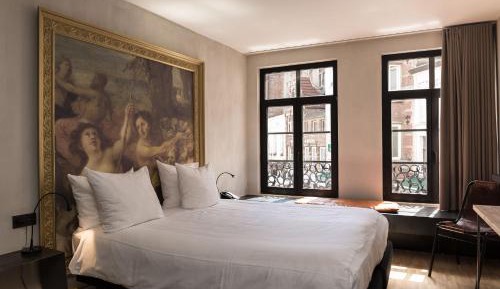 Superior Double Room with Air-conditioning and Cathedral View
