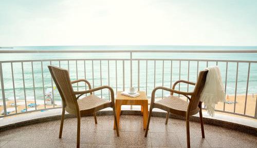 Junior Suite with Terrace and Front Sea View