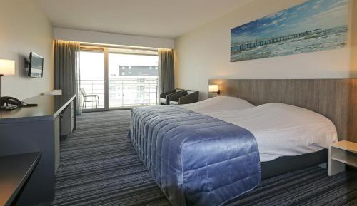 Twin Room with Lateral Sea View