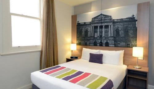 Standard Queen Room