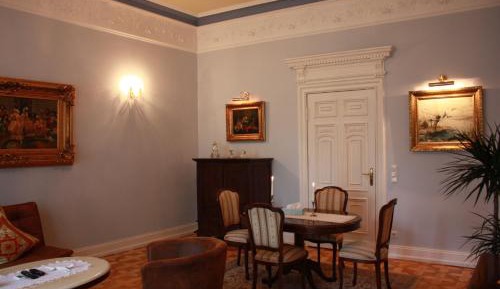 Suite (no pets allowed)