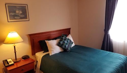 Queen Room - Non-Smoking