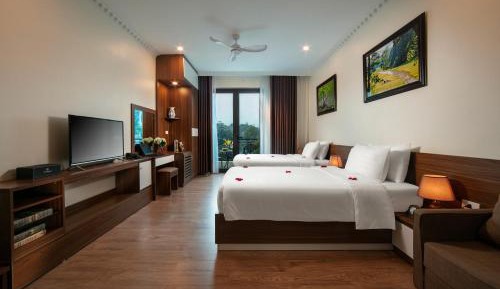 Deluxe Twin Room with Balcony and Mountain View