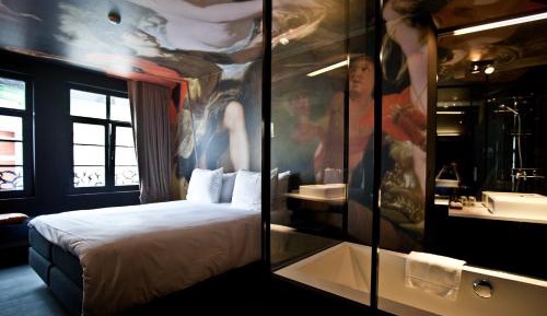 Deluxe Double Room with Air-Conditioning and Cathedral View