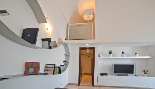 One-Bedroom Apartment with Sea View - Split Level