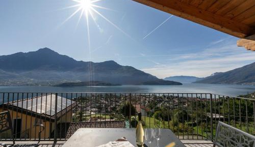 Superior Two-Bedroom Apartment with Lake View