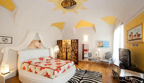 One-Bedroom Apartment with Garden View