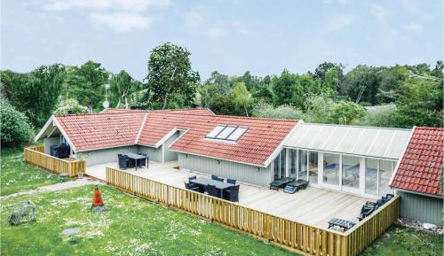 Six-Bedroom Holiday Home