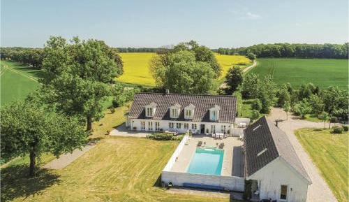 Seven-Bedroom Holiday Home