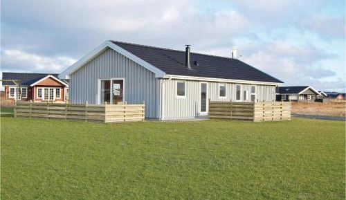 Three-Bedroom Holiday Home 