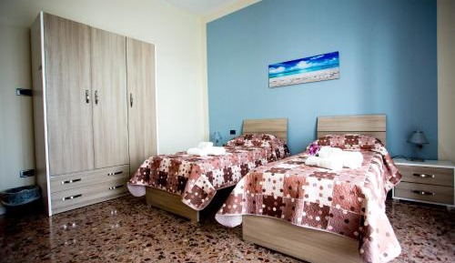 Basic Triple Room with Shared Bathroom