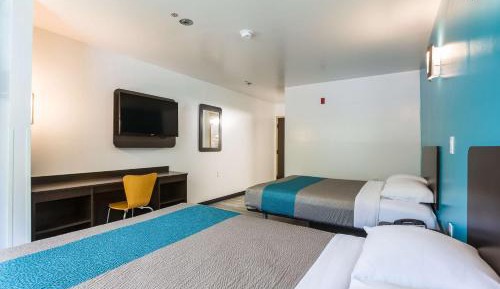 Queen Room with Two Queen Beds - Non-Smoking