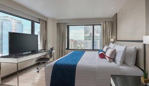 Studio Premier Room with 1 King Bed and Kitchenette