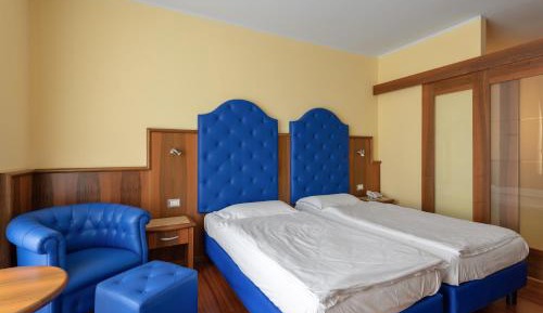 Deluxe Twin Room with Mountain View