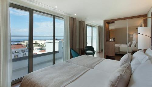 Twin Executive Sea View