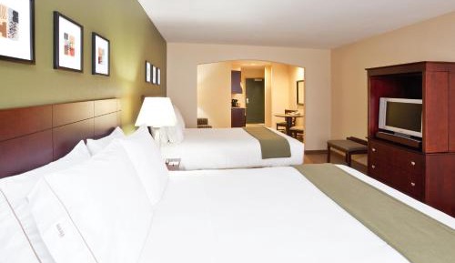 Standard Queen Room with Two Queen Beds and Balcony