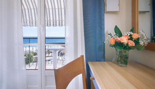 Deluxe Triple Room with Sea View