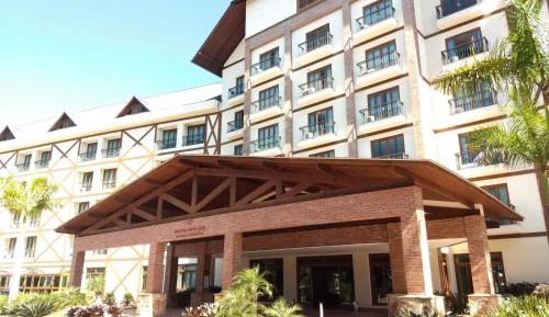 Apartment with Mountain View