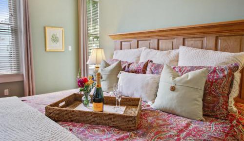 Honeymoon King Suite