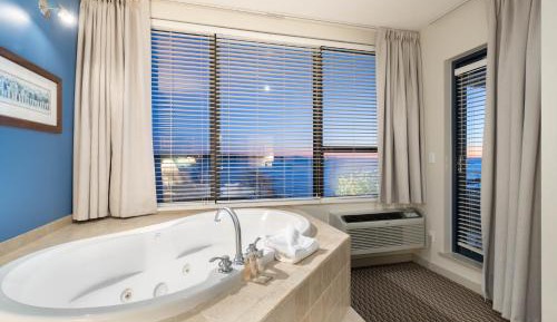 One-Bedroom Suite with Spa Bath