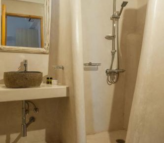 Cycladic Traditional Villa with Jacuzzi