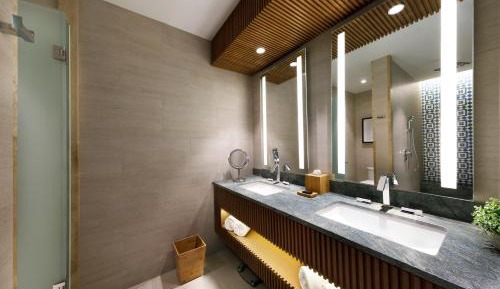 Deluxe Platinum King