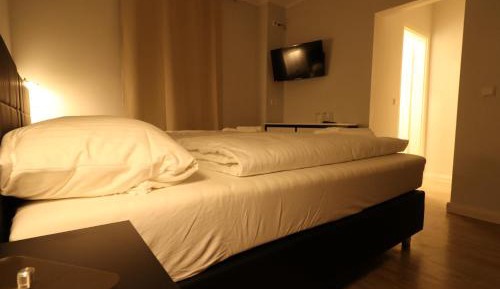 Single Room with Shared Bathroom