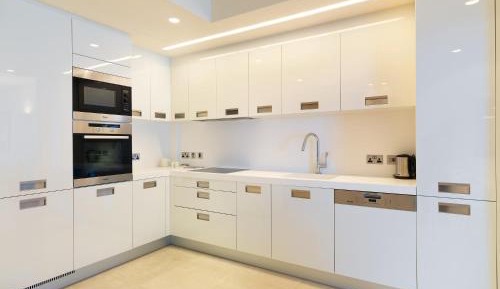 Two-Bedroom Apartment with Private Hot Tub and Garden
