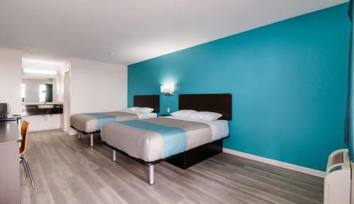 Deluxe Queen Room with Two Queen Beds - Non-Smoking