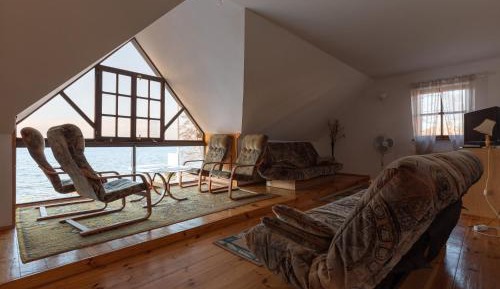 Apartment with Lake View