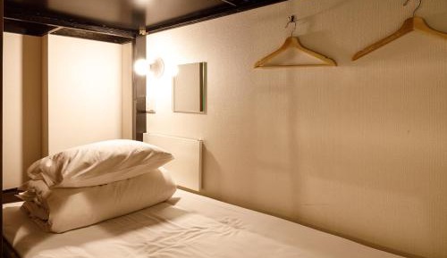Mixed Capsule Room - Lower Level