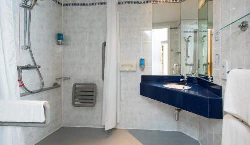 Double Room with Free Hot Breakfast - Accessible